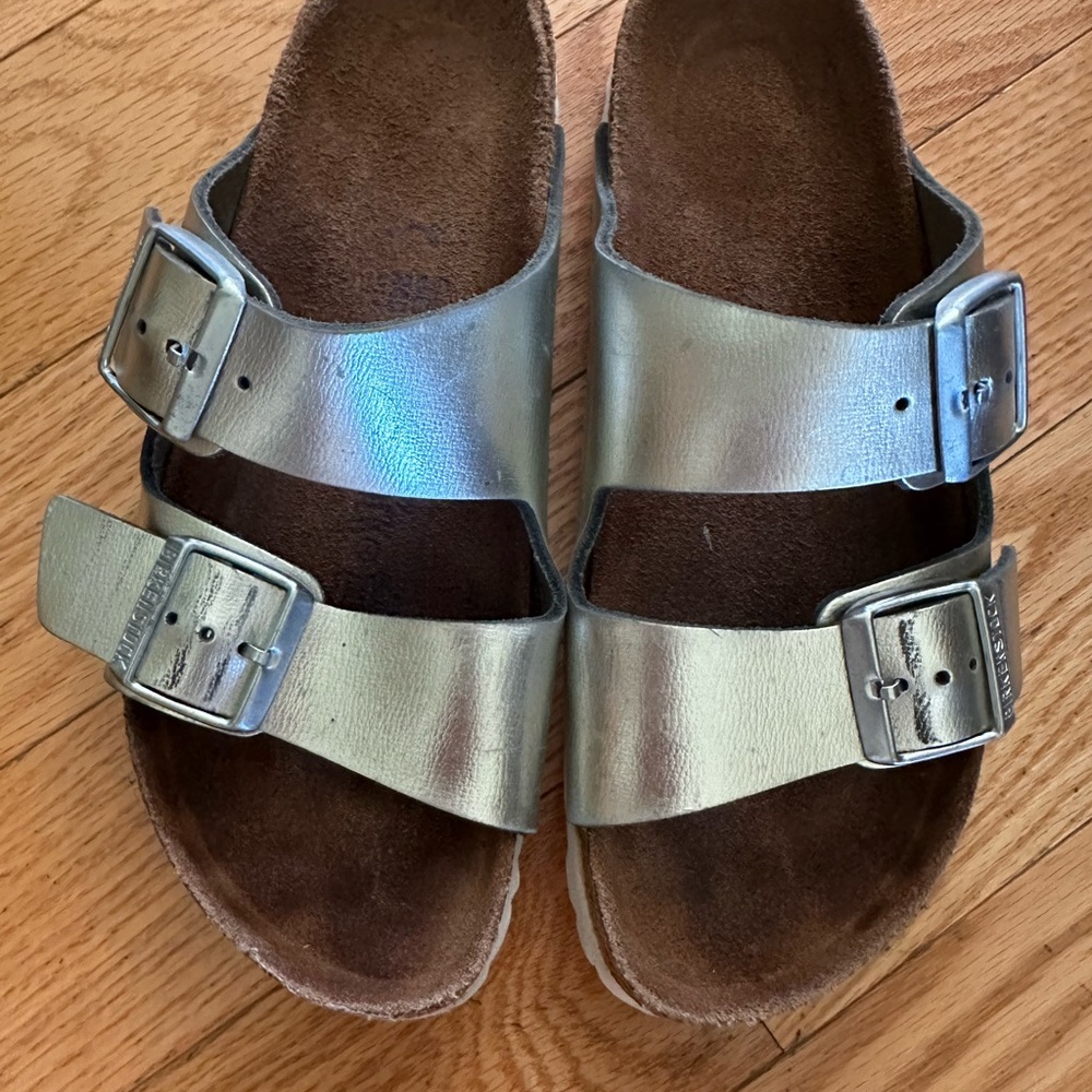 Birkenstock Arizona Silver Buckle Sandals women’s 7 men’s 5